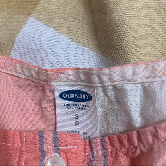 Old navy summer top - Picture 3 of 4